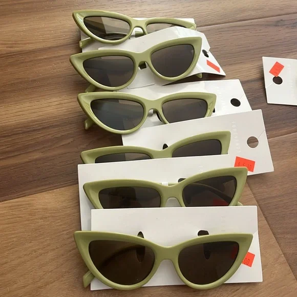 Lot of Forever 21 sunglasses